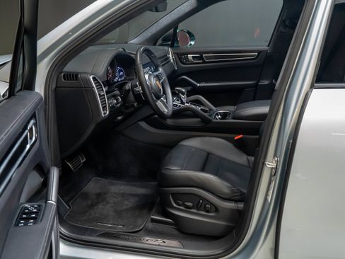 Certified 2022 Porsche Cayenne GTS AWD/4WD image 4