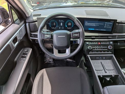 Used 2025 Hyundai Santa Fe SE FWD image 18