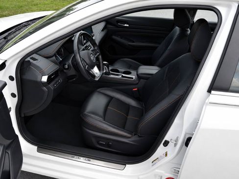 Used 2020 Nissan Altima 2.5 SR FWD image 10