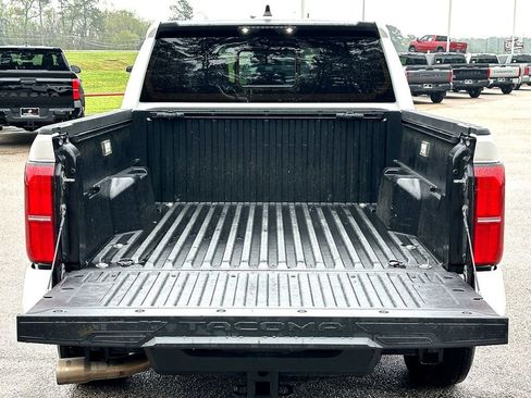 Certified 2025 Toyota Tacoma SR5 w/ SR5 Upgrade Package AWD/4WD image 31