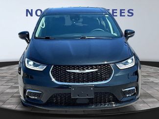 Used 2023 Chrysler Pacifica Touring-L FWD video 2