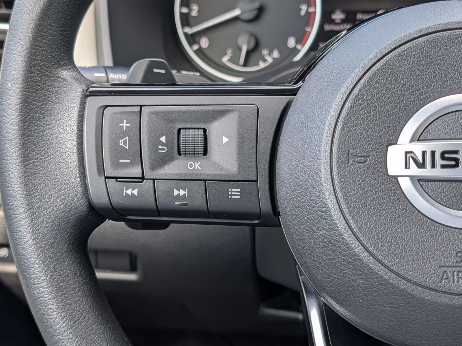 Used 2021 Nissan Rogue SV FWD image 21