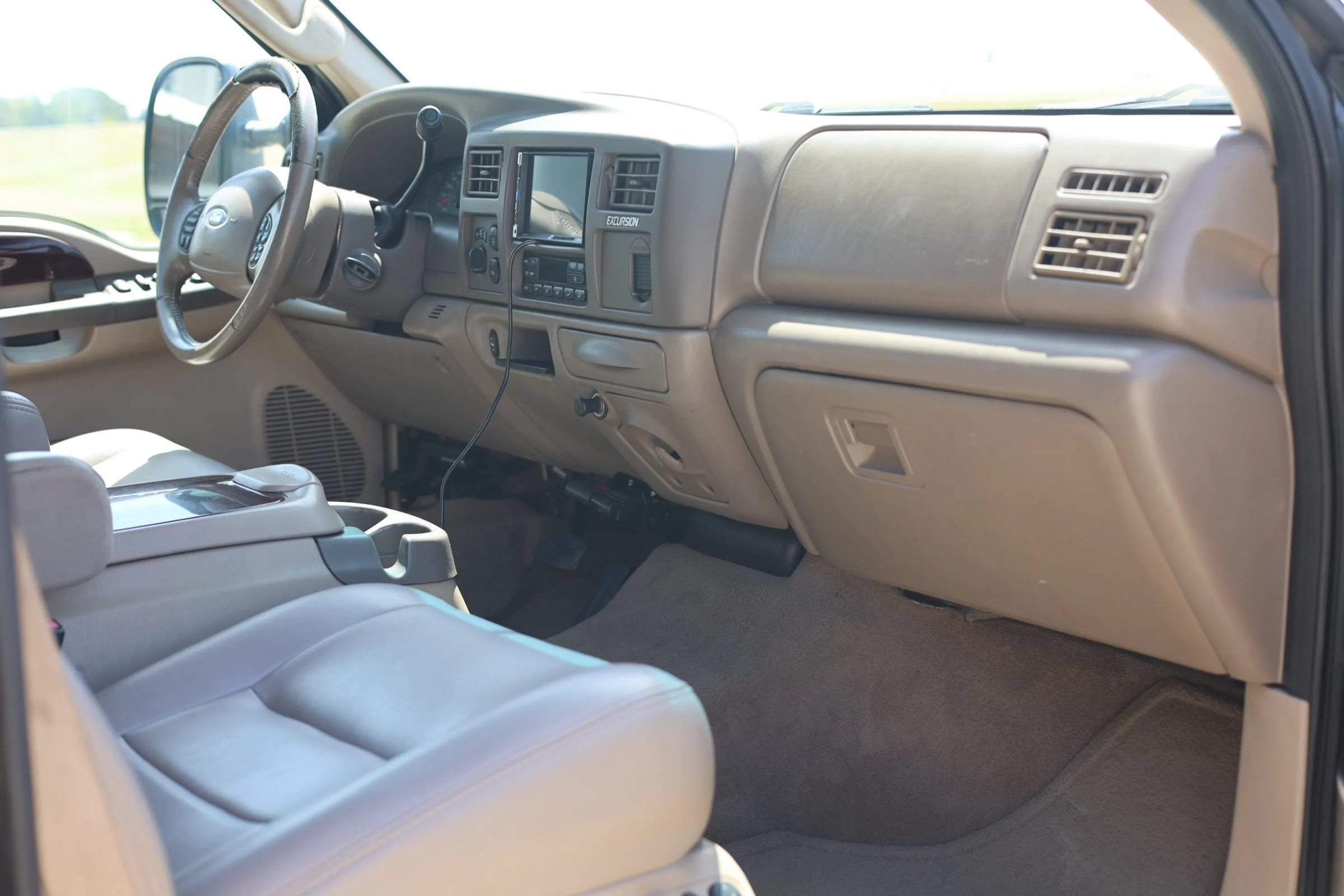 Used 2004 Ford Excursion Limited AWD/4WD image 21