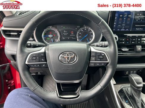 Used 2022 Toyota Highlander Limited image 14