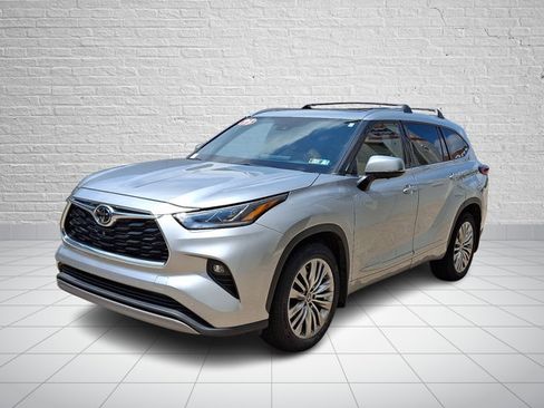 Used 2023 Toyota Highlander Platinum AWD/4WD image 3