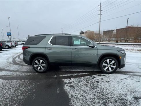 Used 2023 Chevrolet Traverse LT w/ LT Premium Package image 9