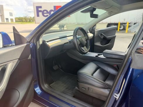Used 2022 Tesla Model Y Long Range AWD/4WD image 16