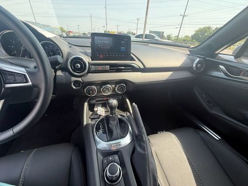 Used 2021 MAZDA MX-5 Miata RF Grand Touring RWD image 16