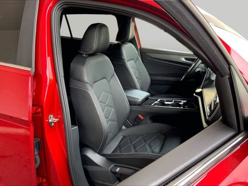 Used 2025 Volkswagen Atlas Cross Sport SE FWD image 9