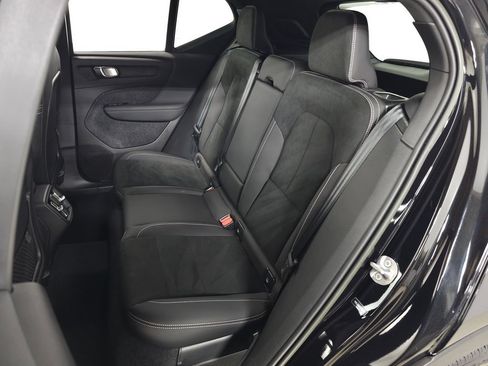 Used 2023 Volvo XC40 B5 Plus w/ Protection Package Premier AWD/4WD image 31