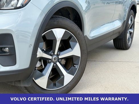 Certified 2025 Volvo XC40 B5 Plus AWD/4WD image 9