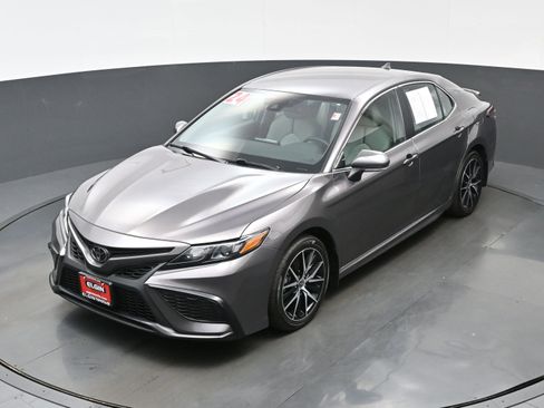 Used 2024 Toyota Camry SE image 35