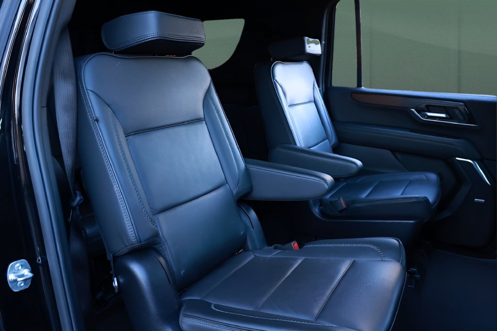 Used 2025 GMC Yukon XL Denali AWD/4WD image 28