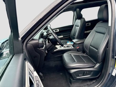 Certified 2023 Ford Explorer XLT w/ Equipment Group 202A AWD/4WD image 30