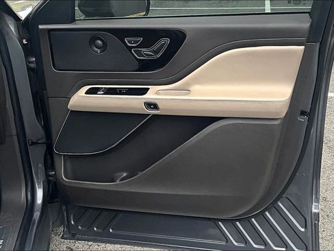 Used 2022 Lincoln Aviator Reserve w/ Elements Package Plus image 18