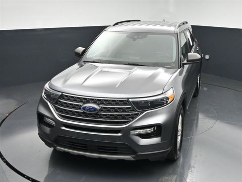 Used 2022 Ford Explorer XLT w/ Equipment Group 202A AWD/4WD image 20