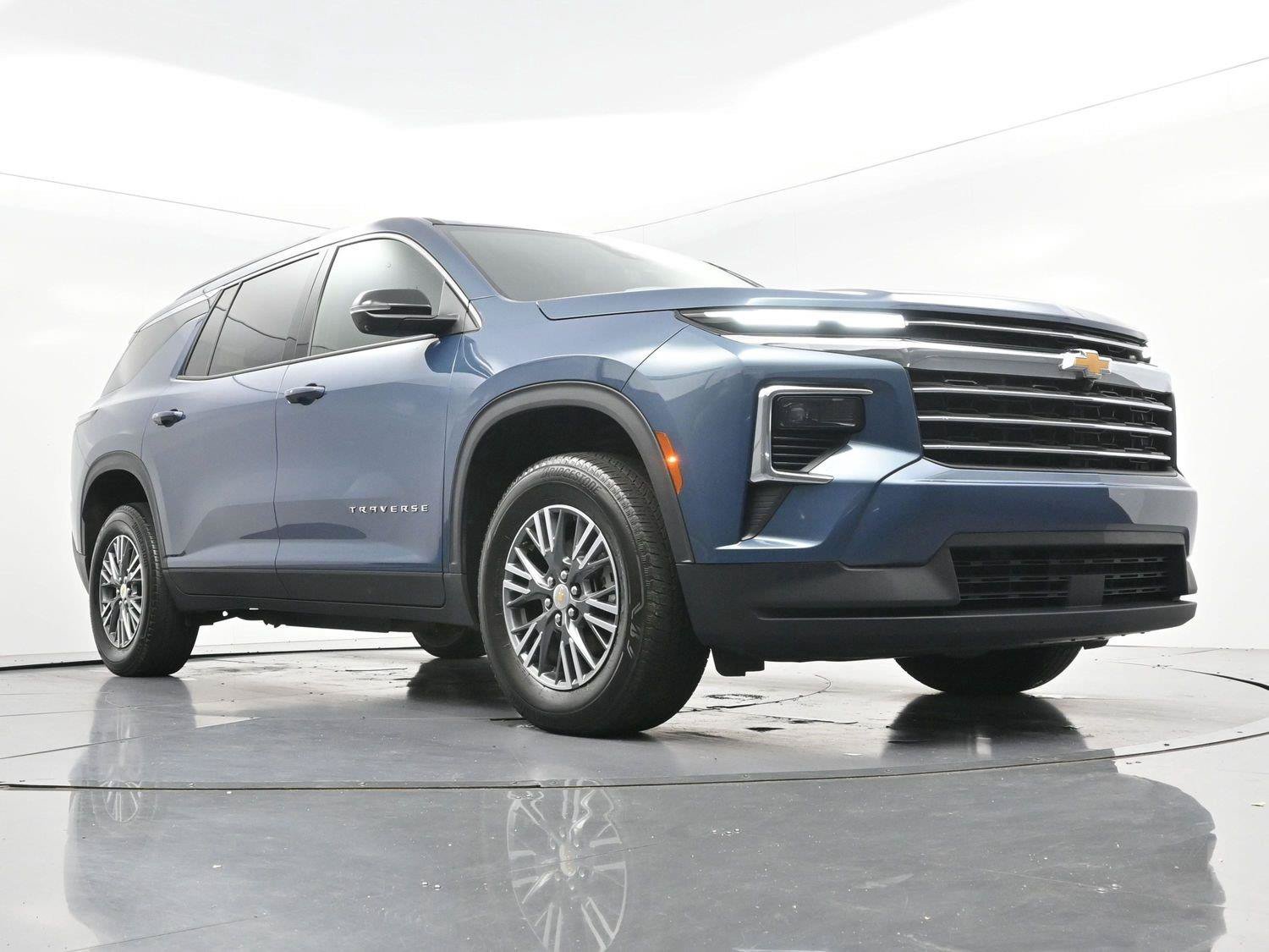 Used 2024 Chevrolet Traverse LT w/ LPO, Floor Liner Package FWD image 41