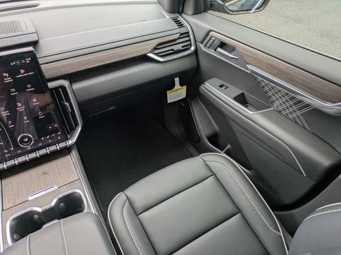 New 2026 GMC Acadia Denali w/ Super Cruise Package FWD image 18