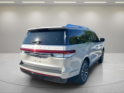 Used 2024 Lincoln Navigator Reserve AWD/4WD image 5