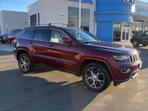Used 2018 Jeep Grand Cherokee Limited image 3