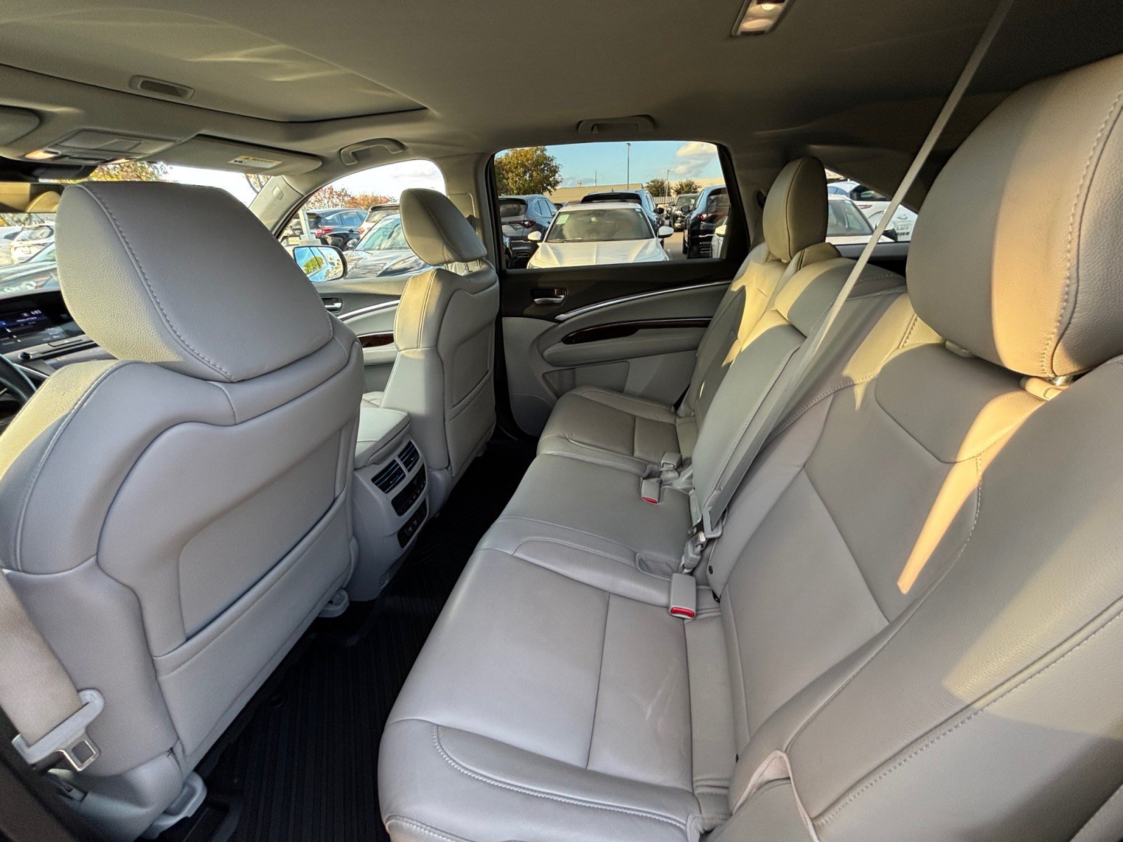 Used 2018 Acura MDX FWD image 18