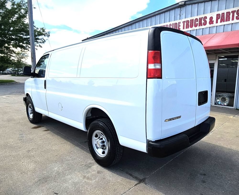 Used 2023 Chevrolet Express 2500 w/ Driver Convenience Package RWD image 7