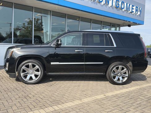 Used 2020 Cadillac Escalade Premium Luxury AWD/4WD image 2