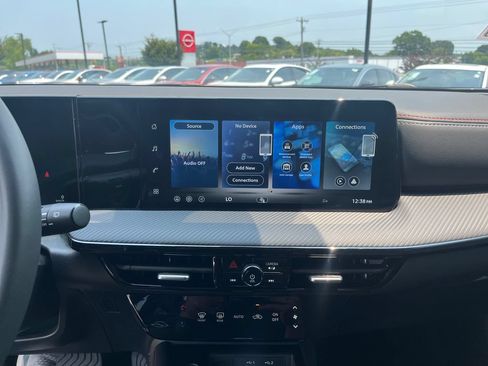Certified 2026 Nissan Kicks SR FWD image 17