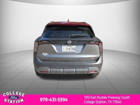 Used 2025 Nissan Kicks SR FWD image 3