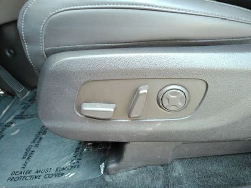 Used 2025 Kia Carnival FWD image 15