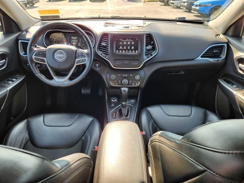 Used 2019 Jeep Cherokee Latitude Plus w/ Comfort/Convenience Group AWD/4WD image 8