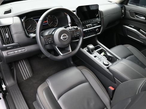 Used 2025 Nissan Pathfinder SL image 22