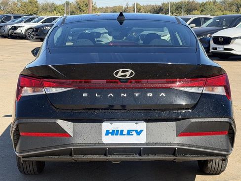 New 2026 Hyundai Elantra SE image 5