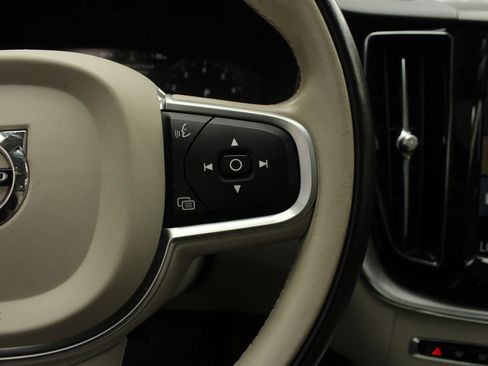 Used 2019 Volvo XC60 T5 Momentum w/ Multimedia Package AWD/4WD image 33