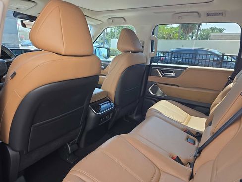 Certified 2025 INFINITI QX80 Sensory image 12