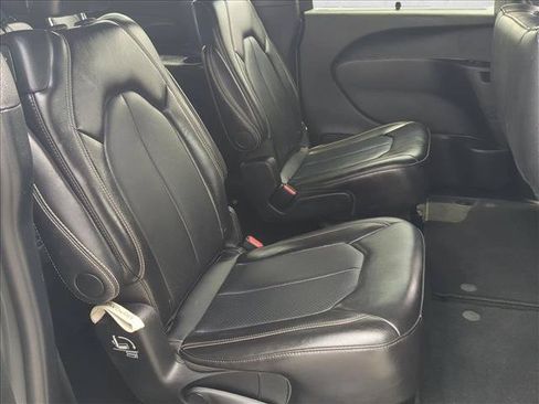 Used 2025 Chrysler Pacifica Select FWD image 19