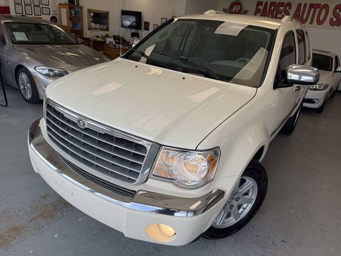 Used 2007 Chrysler Aspen Limited image 9
