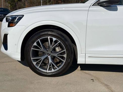 Certified 2025 Audi Q8 Prestige image 5