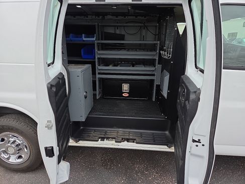 Used 2016 Chevrolet Express 2500 RWD image 7