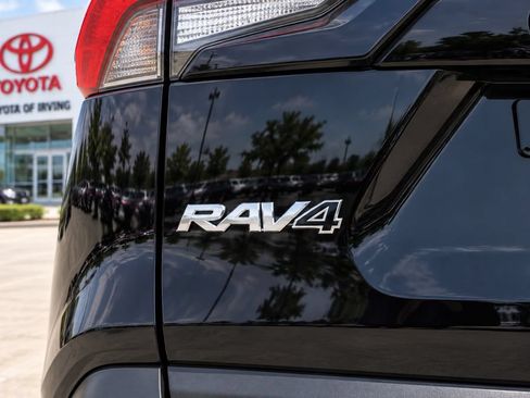 Used 2023 Toyota RAV4 XLE w/ Convenience Package AWD/4WD image 4