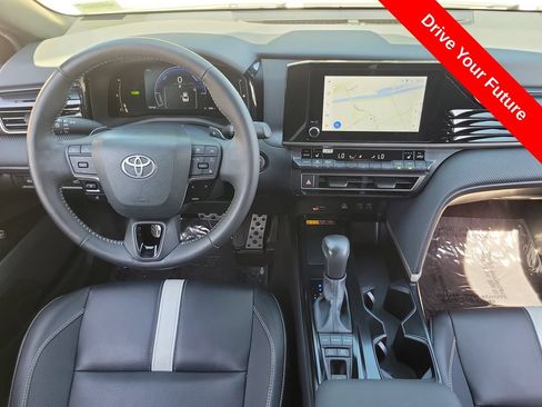 Used 2025 Toyota Camry SE w/ Convenience Package FWD image 4