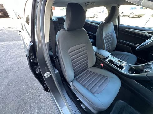Used 2017 Ford Fusion SE FWD image 14