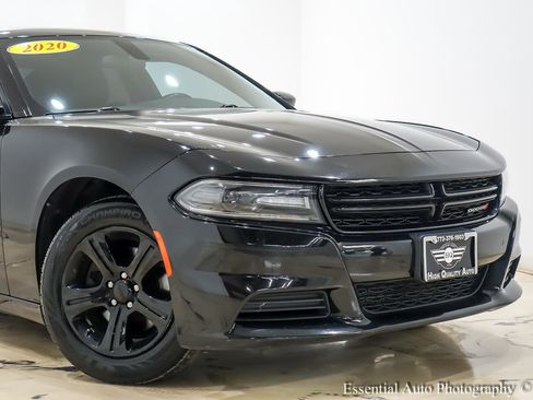 Used 2020 Dodge Charger SXT w/ Leather Interior Group image 2