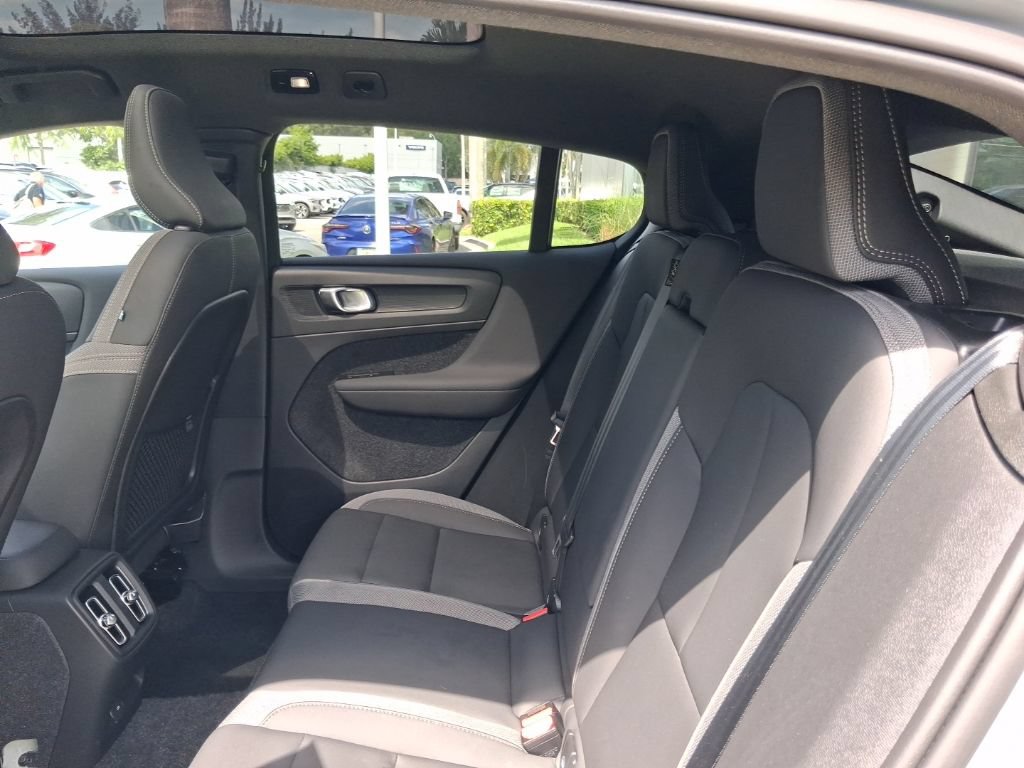 Used 2023 Volvo C40 Recharge Core AWD/4WD image 8
