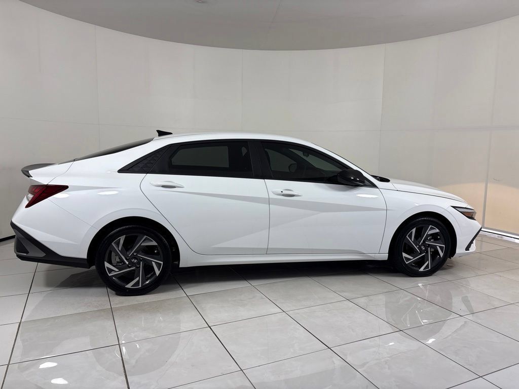 New 2025 Hyundai Elantra SEL FWD image 6