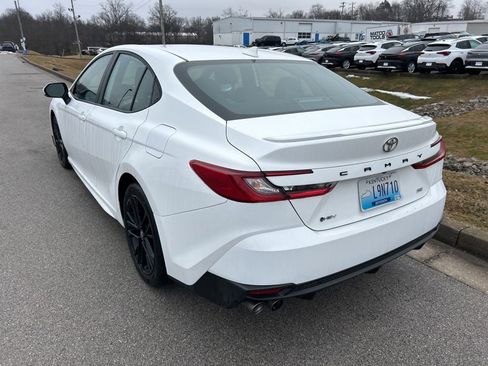 Used 2025 Toyota Camry SE image 4