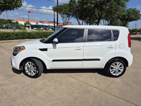 Used 2013 Kia Soul + w/ Audio Pkg FWD image 2