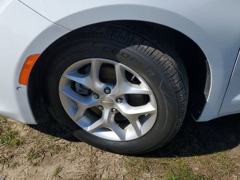 Used 2018 Chrysler Pacifica Touring-L Plus w/ Advanced Safetytec Group FWD image 5