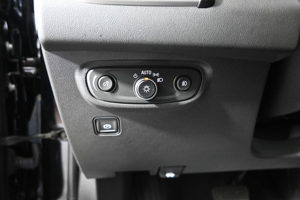 Used 2024 GMC Terrain SLT w/ LPO, Floor Liner Package AWD/4WD image 24