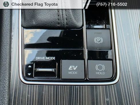 Used 2023 Toyota Sienna Platinum AWD/4WD image 20